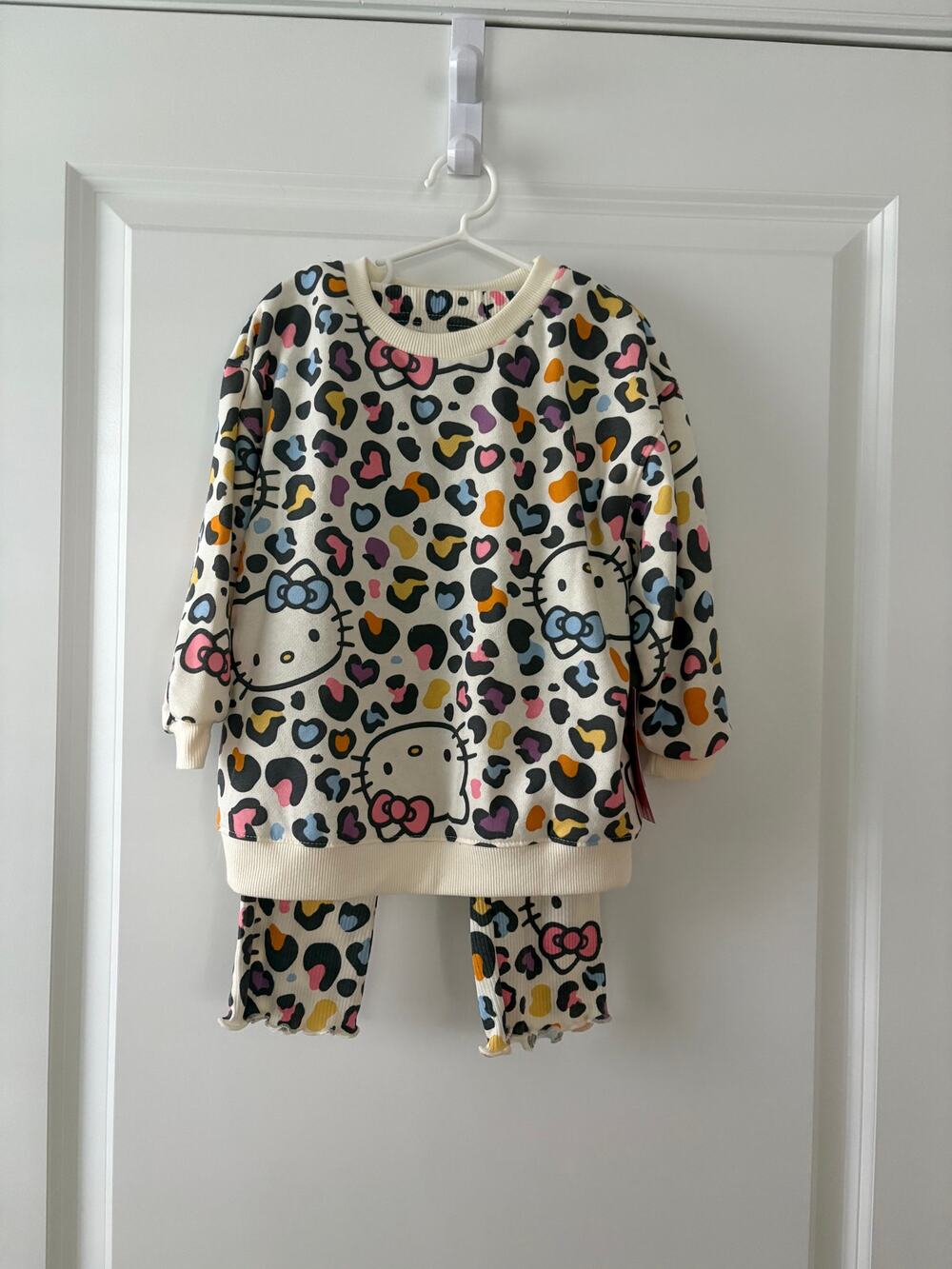 Hello Kitty 2pc Leopard Sweatshirt & Flare Leggings Set, 3T